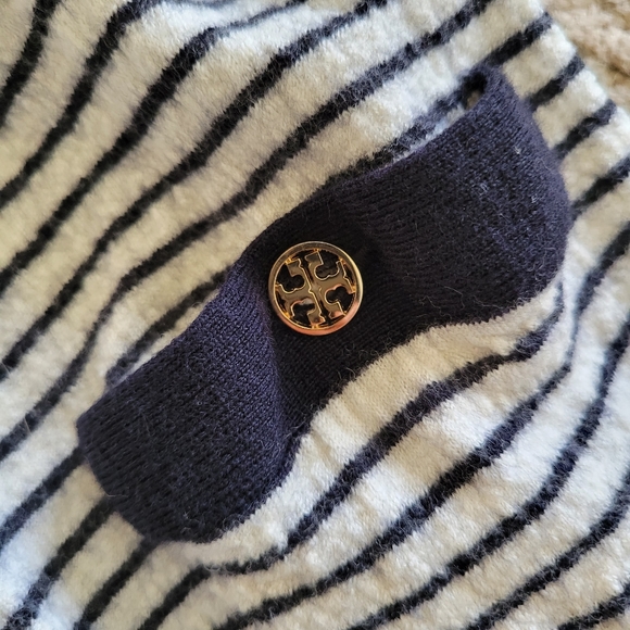 9 tory burch buttons - Picture 2 of 4